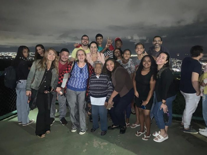 Noite de Aprendizado: Estudantes da EJA Exploram o Parque da Fonte Grande com a Lua Cheia.