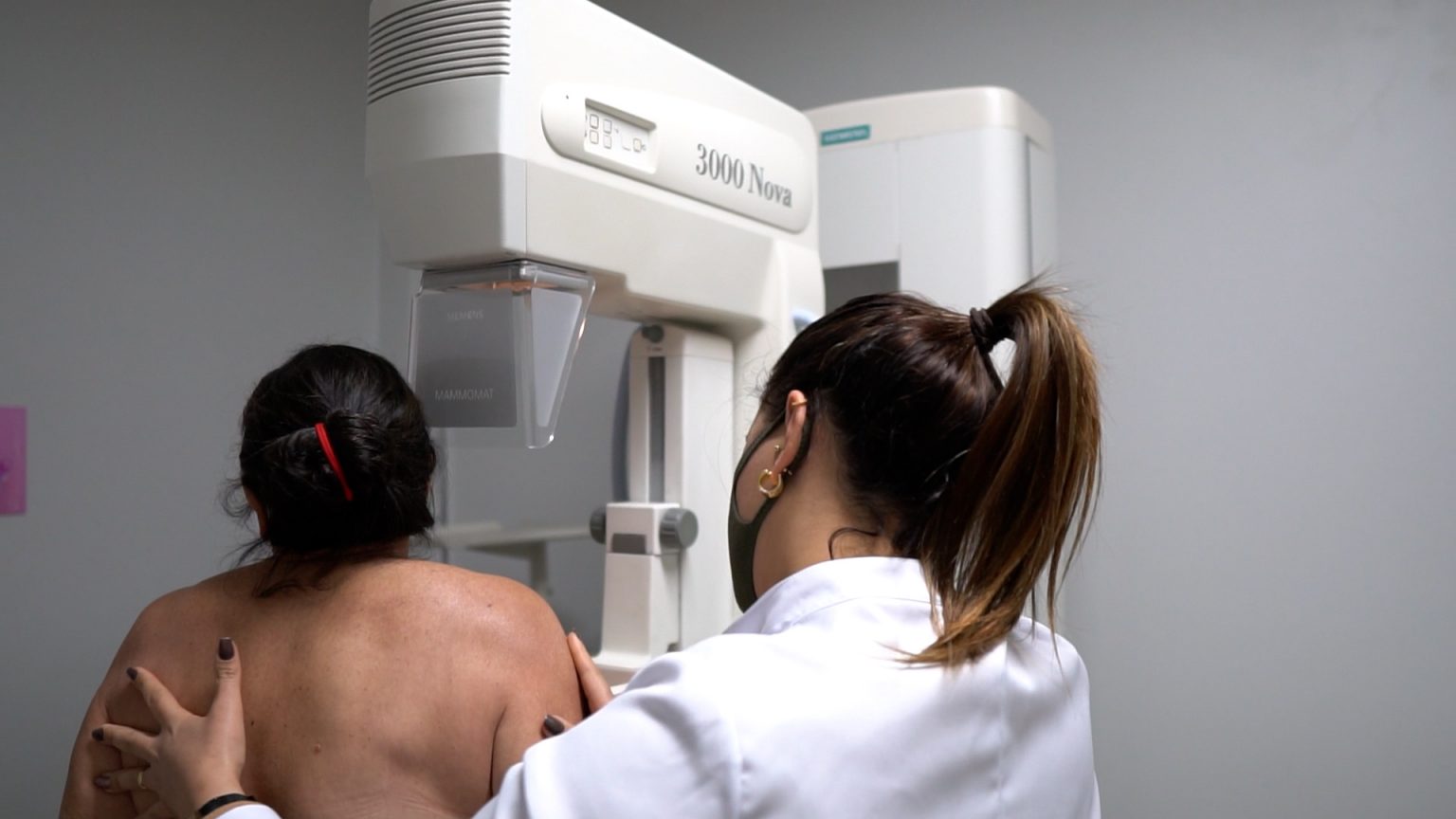 Outubro Rosa em Ação: Vitória Amplia em 75% a Disponibilidade de Mamografias para Conscientização sobre o Câncer de Mama.