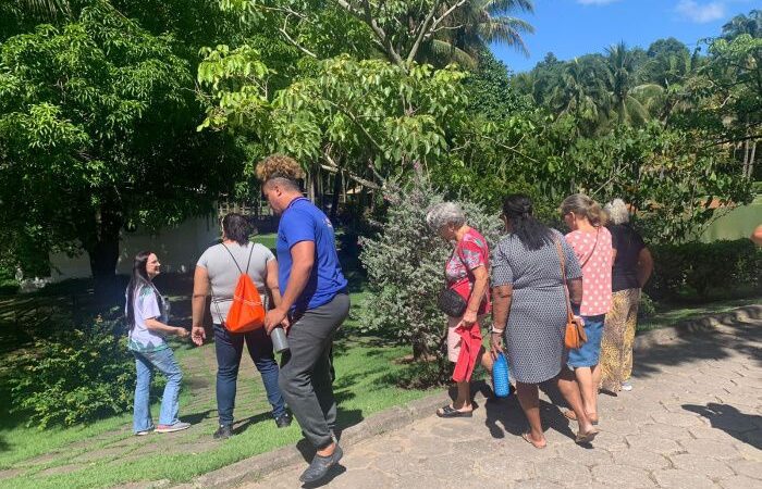 Sabedoria em Natureza: Idosos combinam aprendizado e lazer em aula de campo sobre meio ambiente