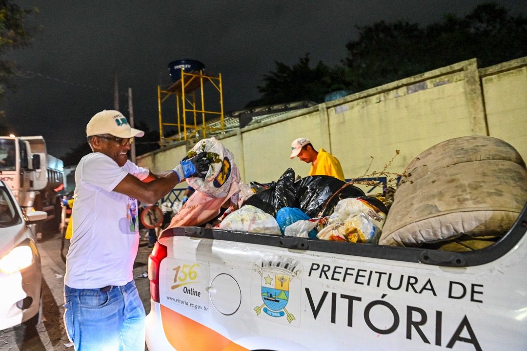 Liderança em Ação: Pazolini Coordena Recolhimento de 74 Toneladas de Lixo Durante Greve dos Coletores