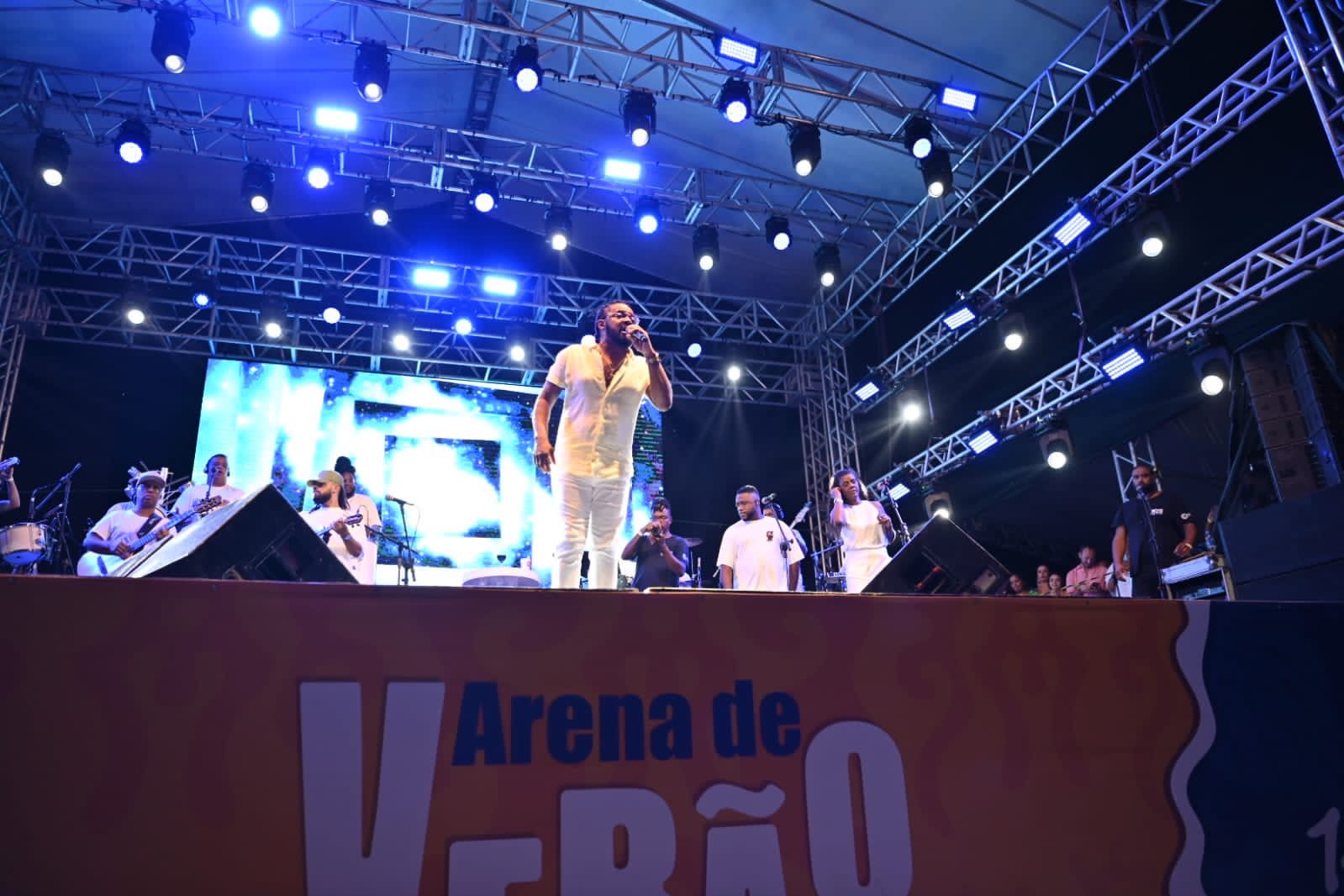 Sexta-feira de Pagode: Xande de Pilares Animaram a Arena de Verão com Muito Samba
