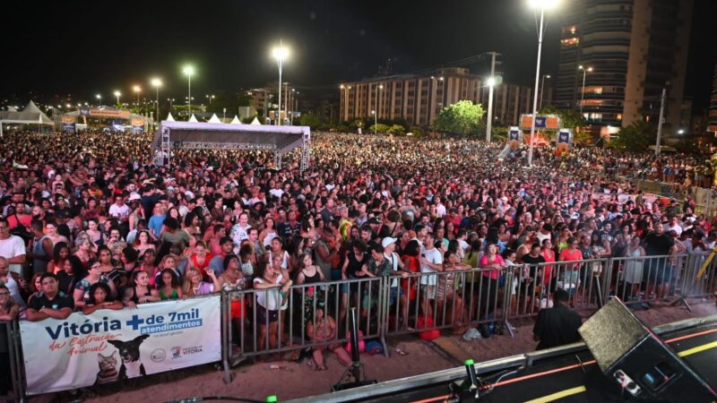 Sexta-feira Vibrante: 50 Mil Fãs Fazem História na Arena de Verão