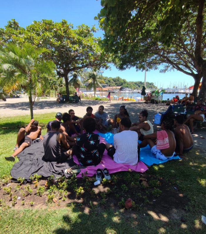 Dia de Alegria: Usuários do Centro POP Desfrutam de Lazer e Recreação à Beira-Mar