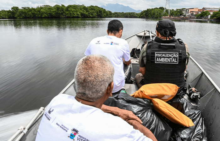 União pelo Meio Ambiente: Catadores e Pescadores Realizam Grande Limpeza no Manguezal de São Pedro
