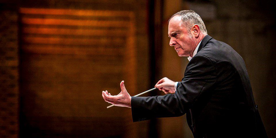 Maestro Britânico Conduz Orquestra Sinfônica do ES em Apresentação no Sesc Glória