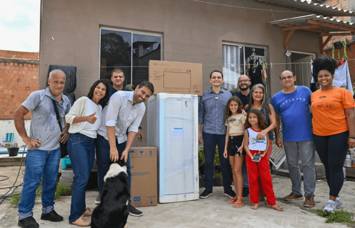 Famílias do Bairro Conquista Recebem Eletrodomésticos pelo Programa Casa Feliz e Segura