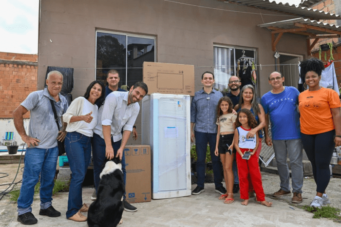 Famílias do Bairro Conquista Recebem Eletrodomésticos pelo Programa Casa Feliz e Segura