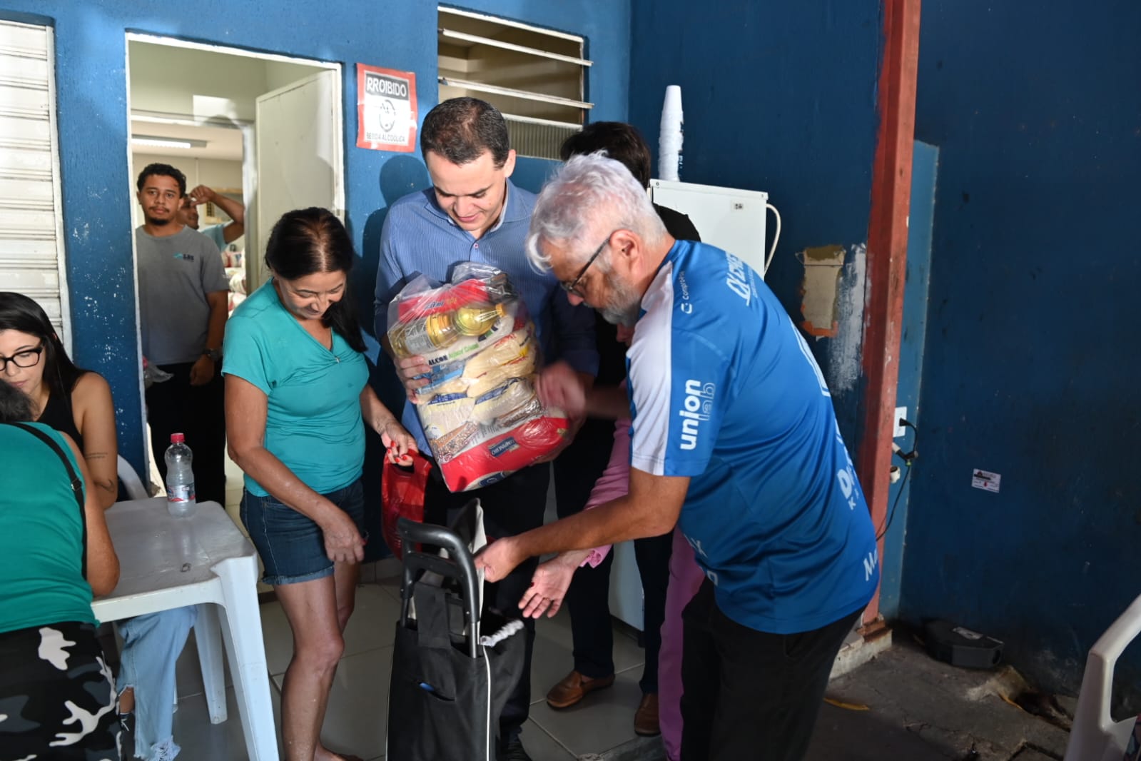 Solidariedade em Ação: Pazolini e Perovano Distribuem Quase 20 Toneladas de Alimentos