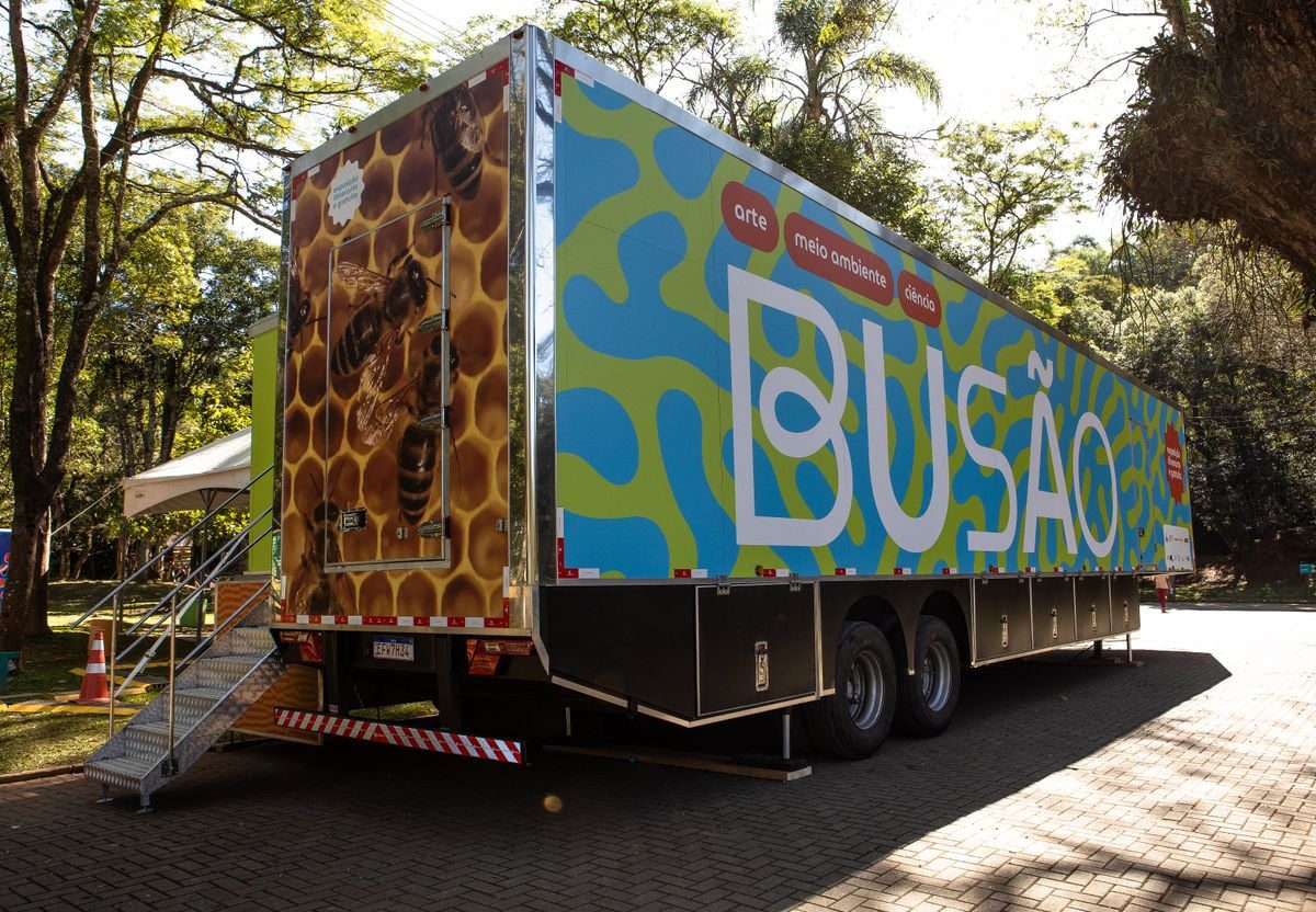 Diversão e Conhecimento: Busão das Artes Leva Atividades Lúdicas e Científicas a Vitória