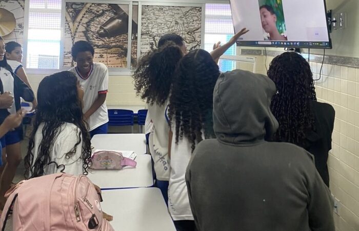 Tecnologia: Ferramenta de Diversão e Aprendizado para Estudantes de Vitória