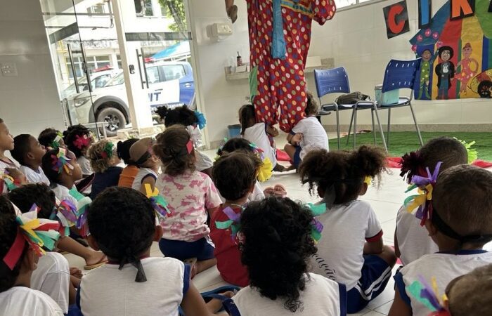 Escolas de Vitória celebram o Dia do Circo com muita diversão e risadas para as crianças