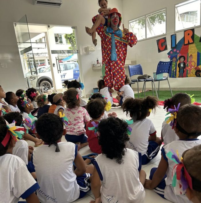Escolas de Vitória celebram o Dia do Circo com muita diversão e risadas para as crianças