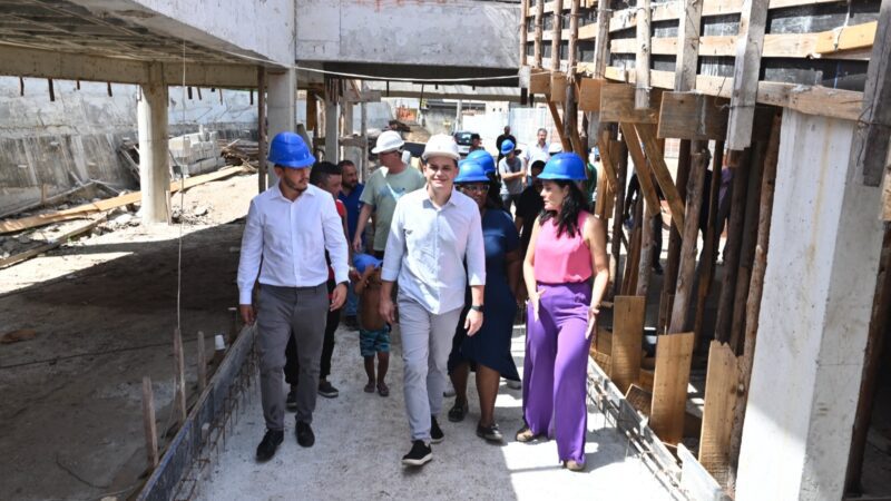 Pazolini e lideranças de São Pedro visitam obras de construção da nova sede do Cmei Geisla da Cruz Militão