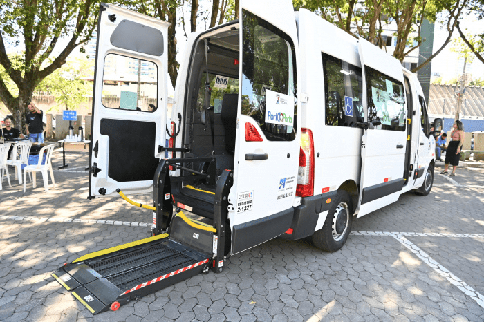 Mobilidade Acessível: Serviço Porta a Porta para Cadeirantes Recebe Novo Veículo