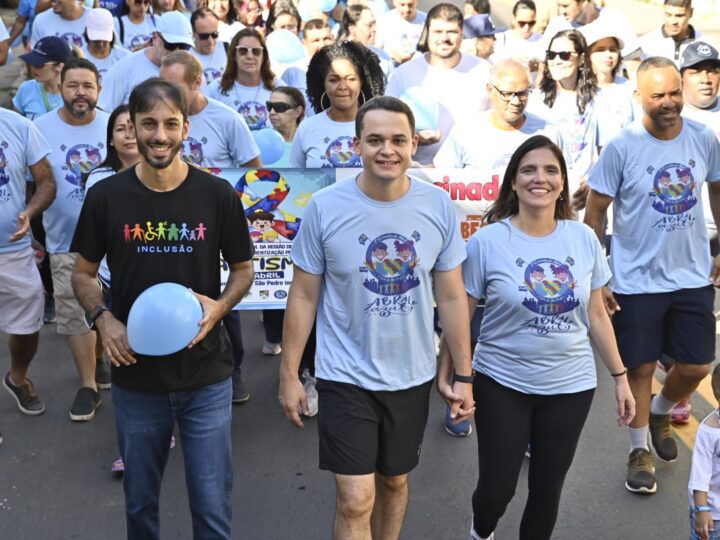 Pazolini se une a caminhada de sensibilização sobre autismo em São Pedro