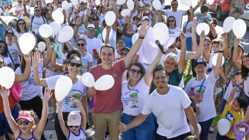 Pazolini marca presença na Caminhada pela Paz do Cmei Rubem Braga, promovendo Valores Familiares e Integração Comunitária