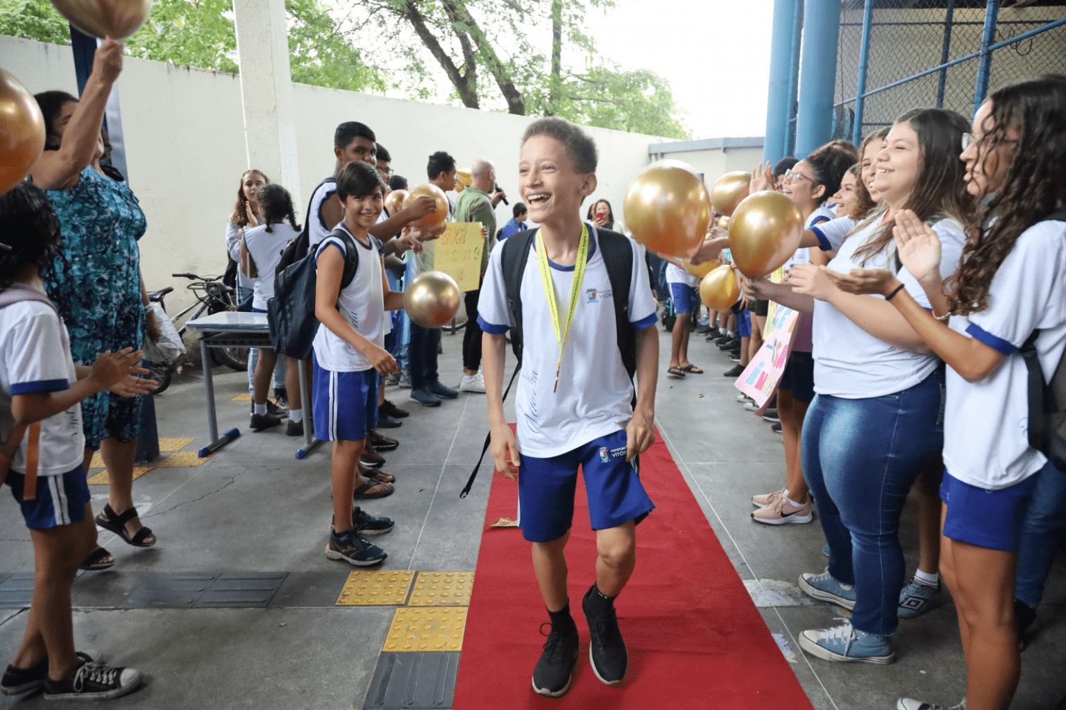 Lucca Volnei é Recepcionado com Calorosa Boas-Vindas no Retorno das Atividades Escolares