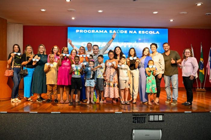 Programa Olhar Vitória Distribui Quase 2 Mil Óculos para Alunos da Rede Municipal