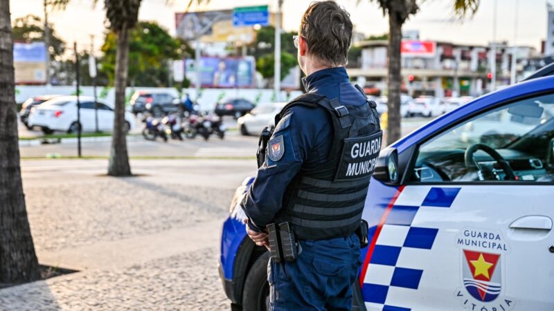 Adolescente é Detido pela Guarda Municipal Após Roubar Mãe e Filho em Vitória