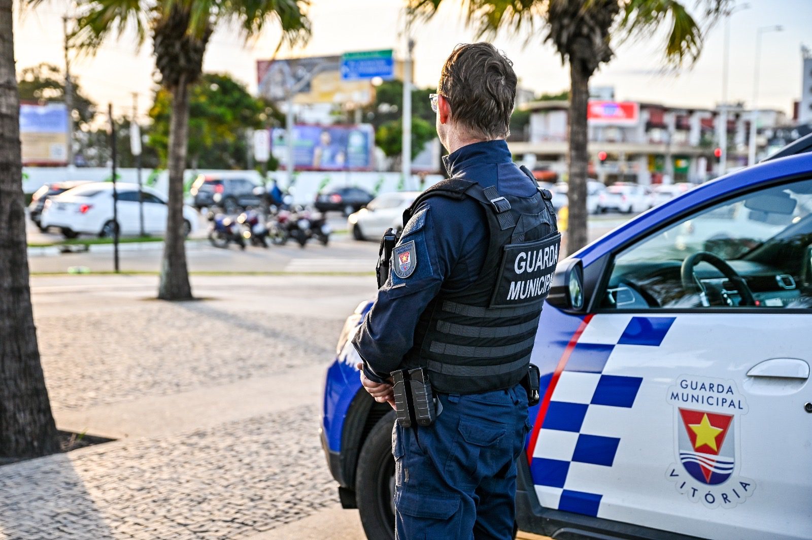 Adolescente é Detido pela Guarda Municipal Após Roubar Mãe e Filho em Vitória