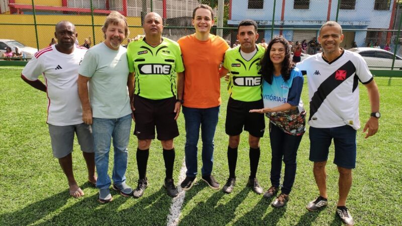 Pazolini em um domingo clássico, com feira e futebol