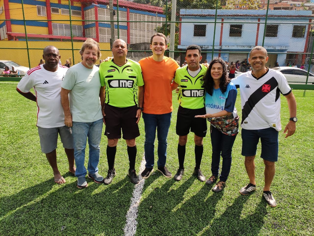 Pazolini em um domingo clássico, com feira e futebol