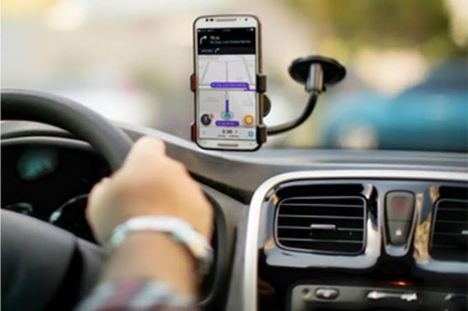 Perfis Falsos de Motoristas em Apps de Transporte Alarmam Passageiros