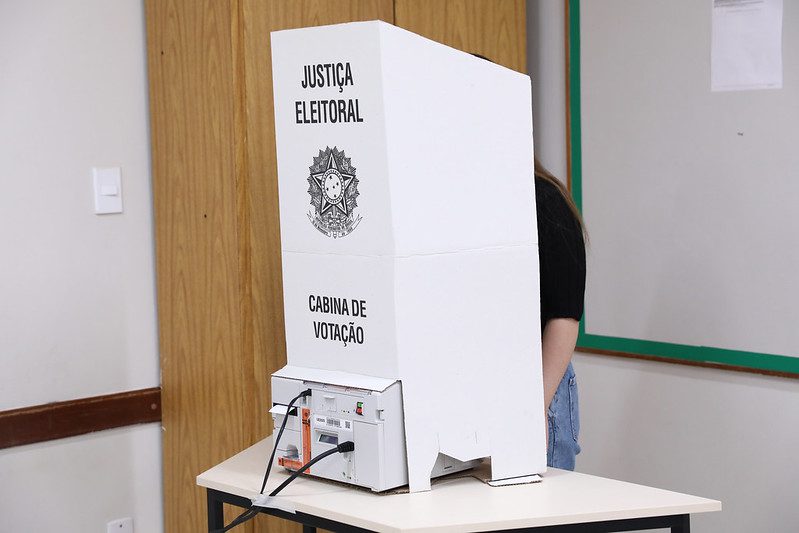 Siga as atualizações da votação ao vivo de acordo com sua região