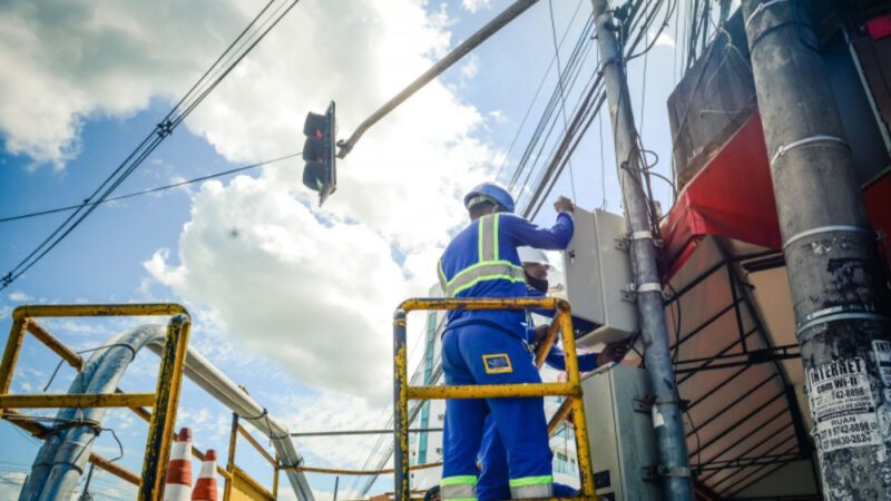 Semáforos de Vitória utilizam Inteligência Artificial para ajustes adaptativos locais