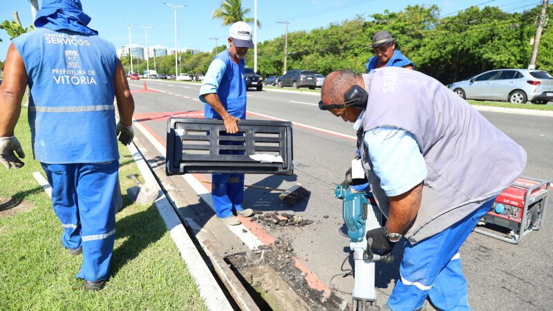 Novas tampas de bueiro são mais resistentes e sustentáveis, visando reduzir furtos