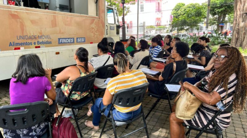 Receitas natalinas ganham destaque nas aulas de culinária da carreta Cozinha Brasil, iniciadas nesta semana