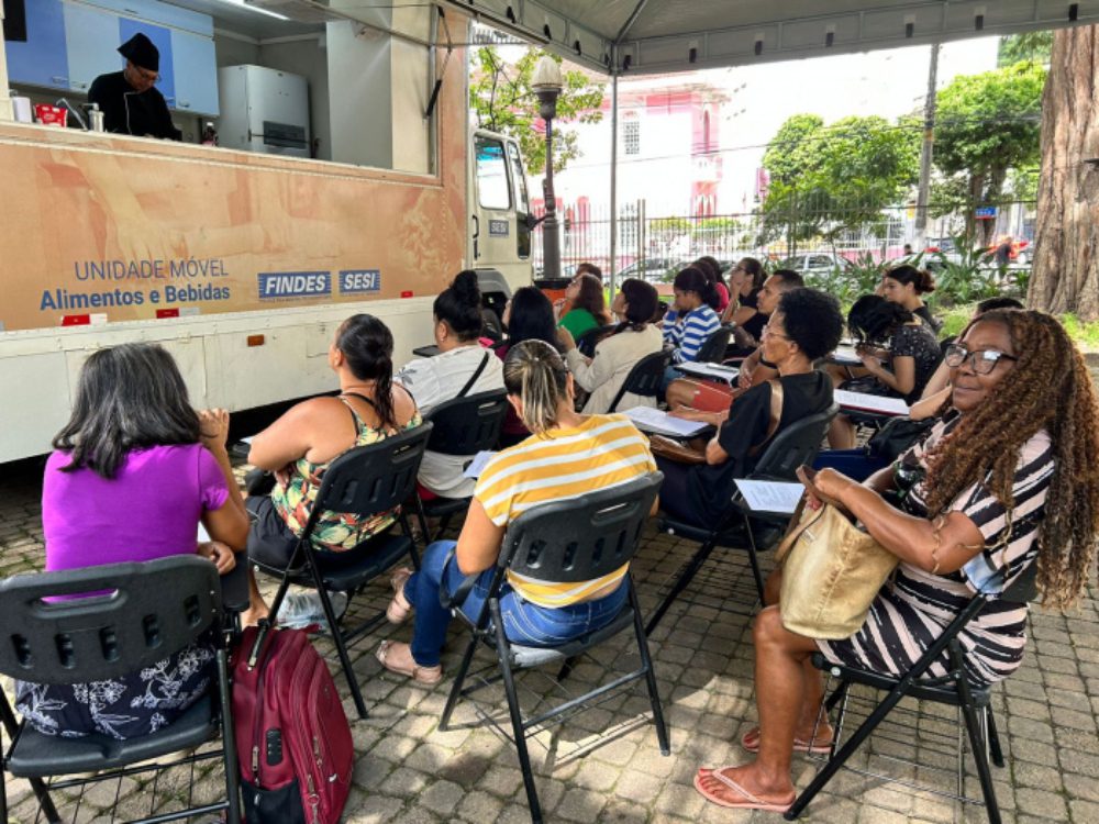 Receitas natalinas ganham destaque nas aulas de culinária da carreta Cozinha Brasil, iniciadas nesta semana