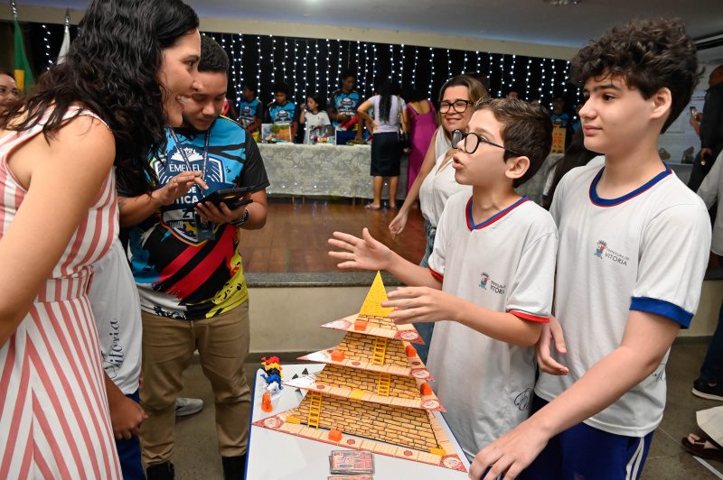 Estudantes da Emef Eber Louzada apresentam suas criações inovadoras na Sala Maker