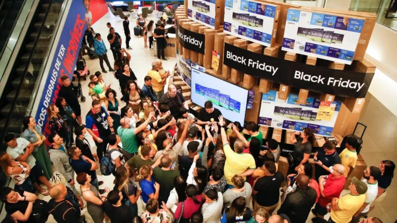 “Dia do Consumidor” alcança status de Black Friday de início de ano: dicas para comprar em segurança