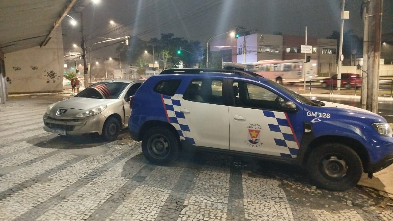 Guarda Municipal de Vitória prende ladrões e resgata carro de motorista de app