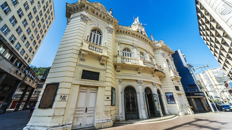 Após 8 anos fechado, Teatro Carlos Gomes reabre ao público em dezembro